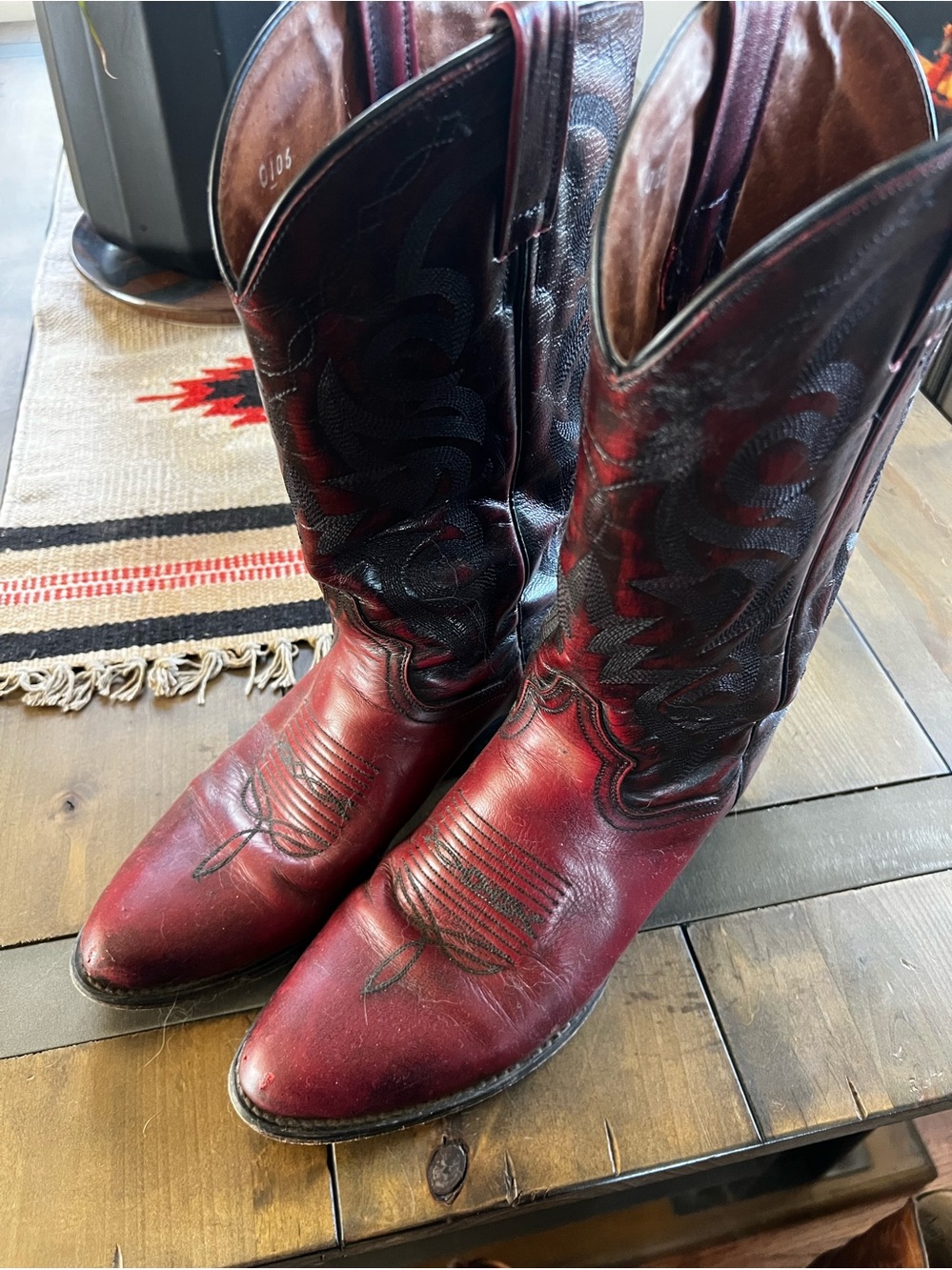 Vintage Dan Post mens cowboy boots. Size 9.5 very good condition